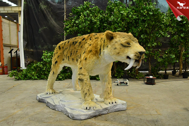 劍齒虎，仿真動物模型